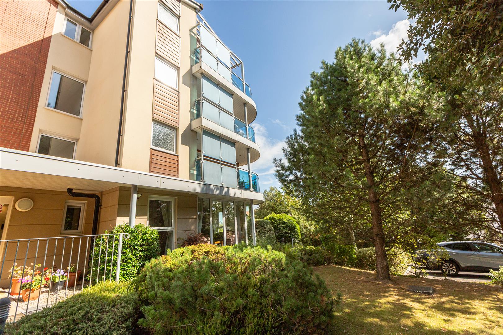 Pantygwydr Court, Sketty Road, Swansea, SA2 0AW